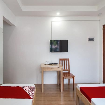 Oyo 777 Rn Guesthouse Moalboal Esterno foto