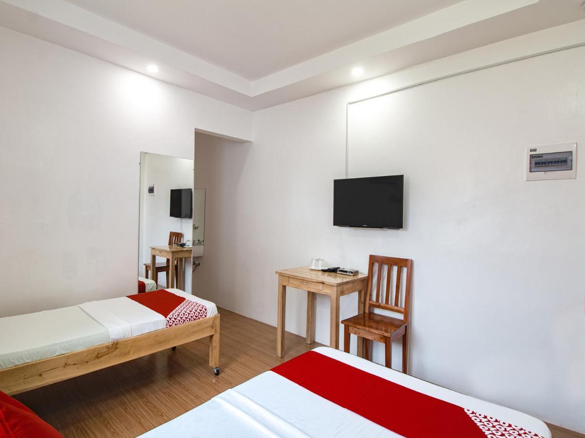 Oyo 777 Rn Guesthouse Moalboal Esterno foto