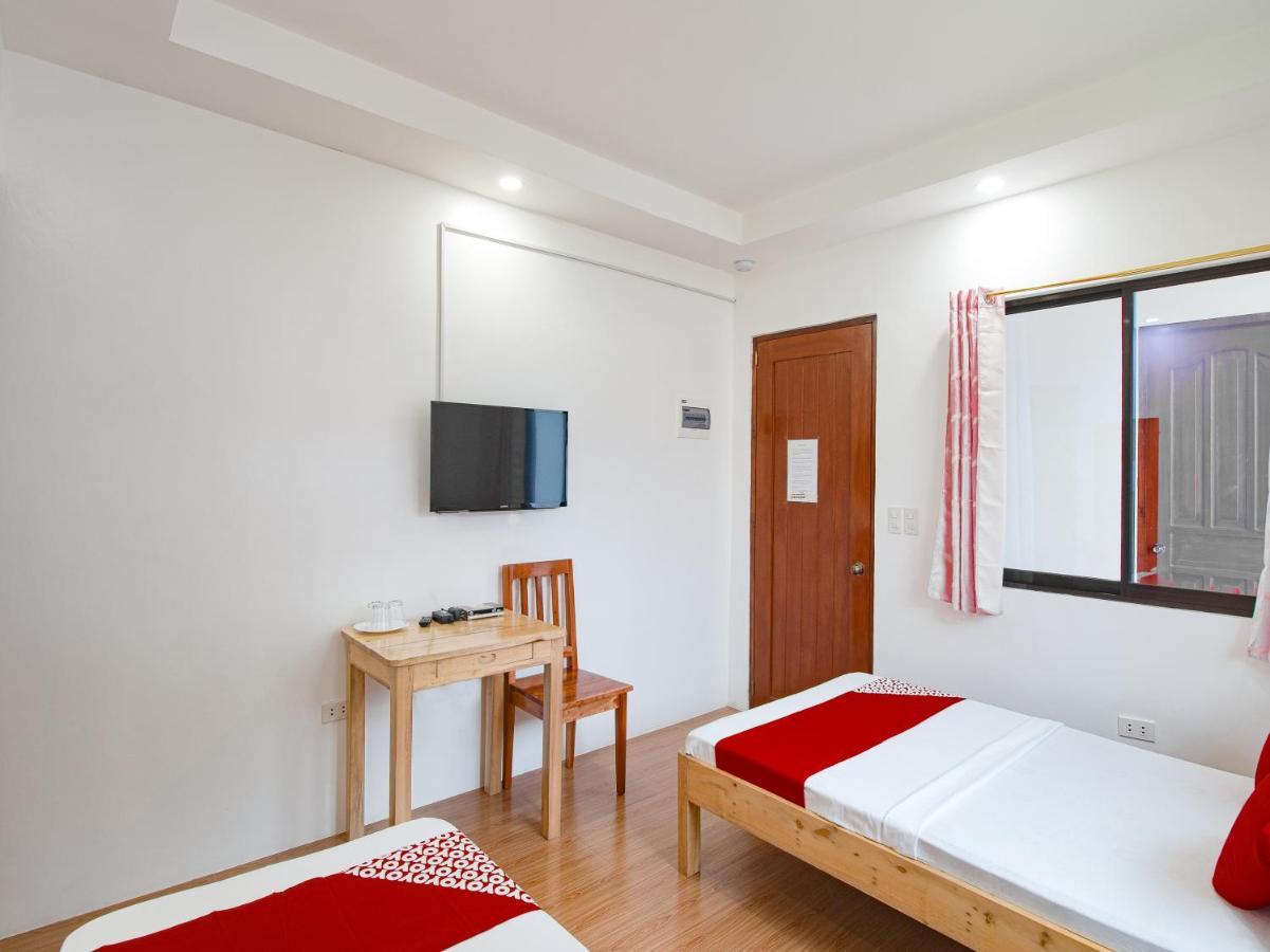 Oyo 777 Rn Guesthouse Moalboal Esterno foto