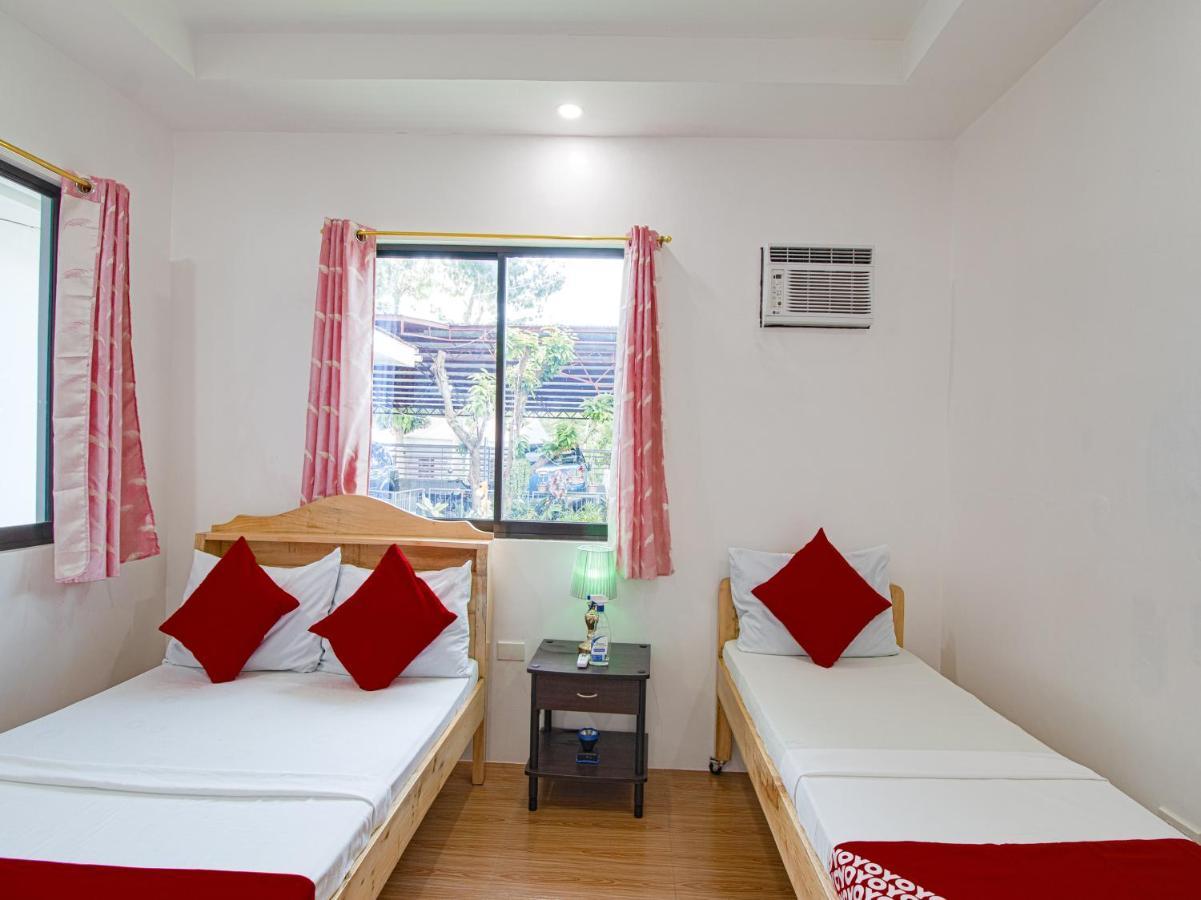 Oyo 777 Rn Guesthouse Moalboal Esterno foto