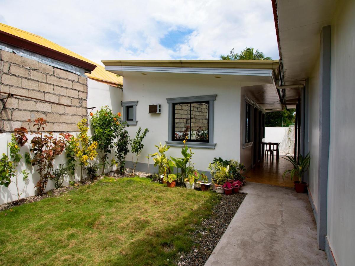 Oyo 777 Rn Guesthouse Moalboal Esterno foto