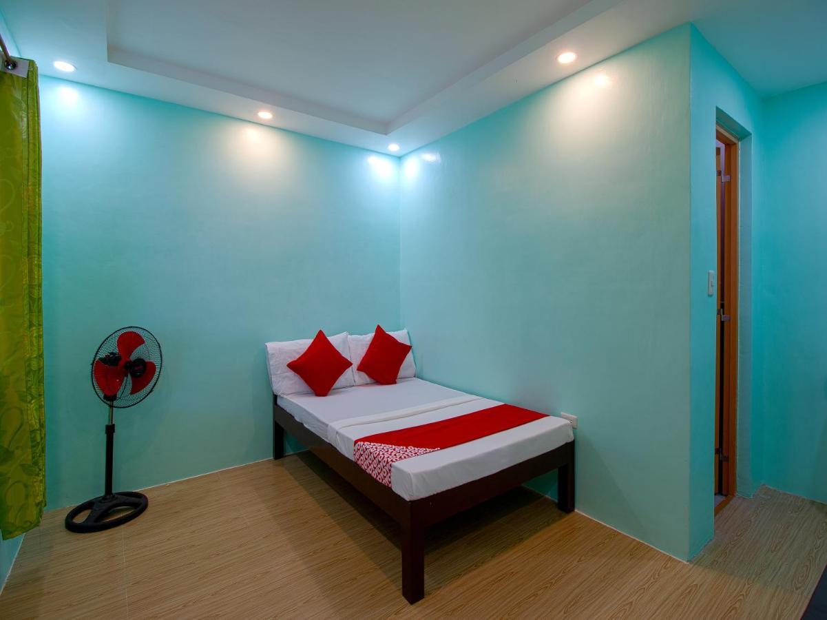 Oyo 777 Rn Guesthouse Moalboal Esterno foto