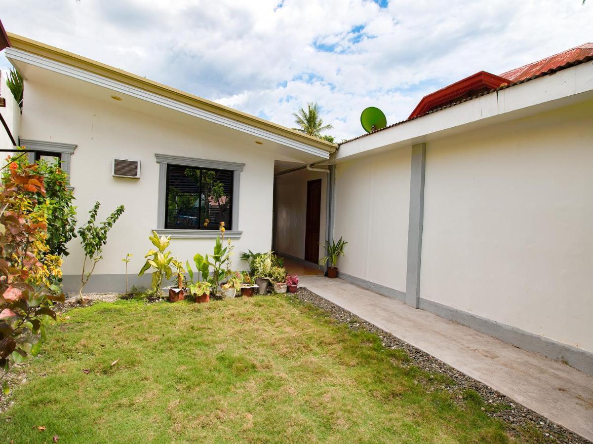 Oyo 777 Rn Guesthouse Moalboal Esterno foto
