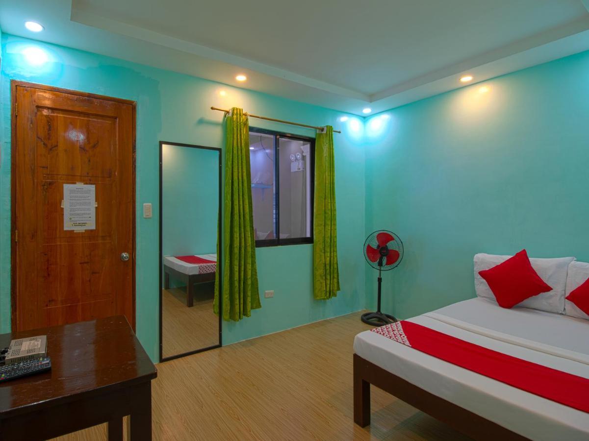Oyo 777 Rn Guesthouse Moalboal Esterno foto
