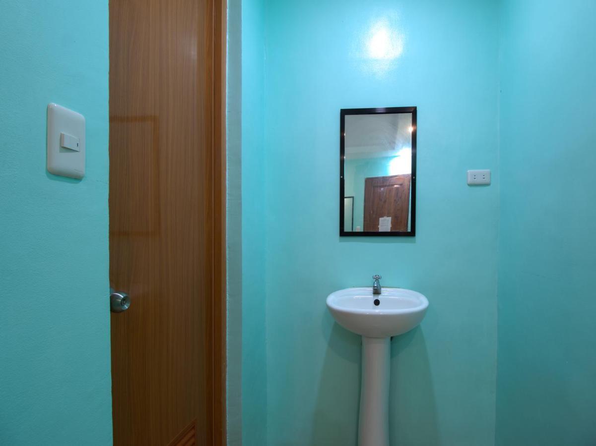 Oyo 777 Rn Guesthouse Moalboal Esterno foto