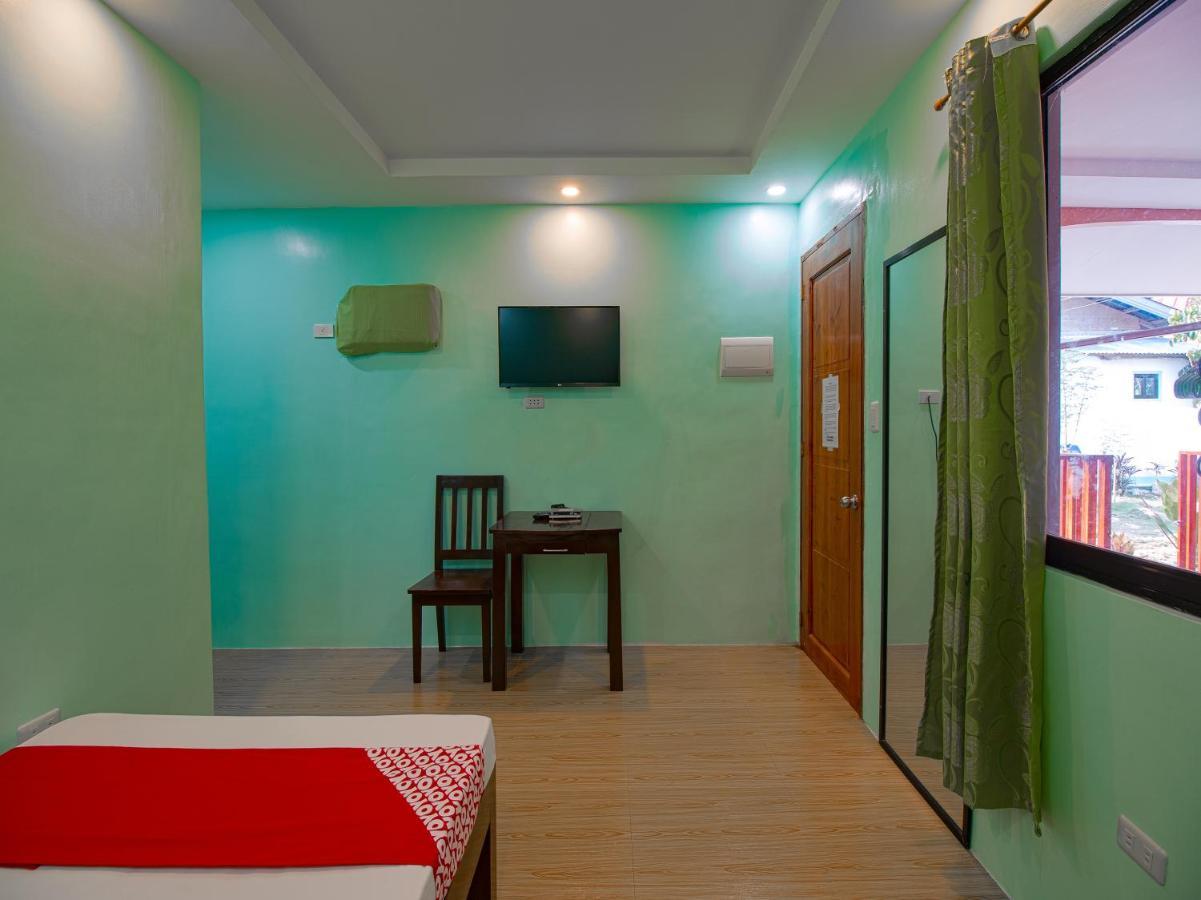 Oyo 777 Rn Guesthouse Moalboal Esterno foto