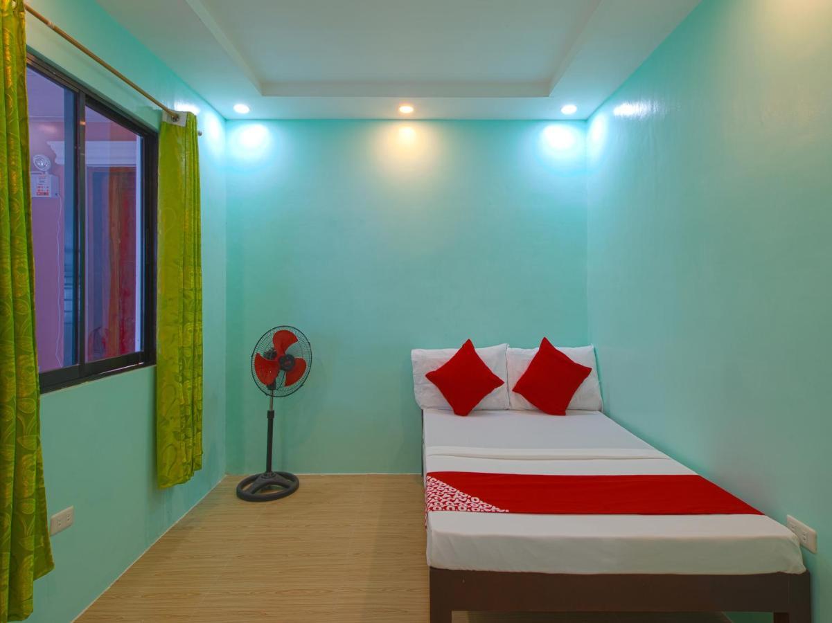 Oyo 777 Rn Guesthouse Moalboal Esterno foto